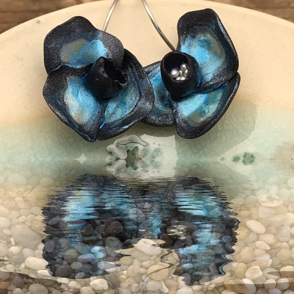 Blue Orchids Pears and silver drop earrings - Picture 5 of 8